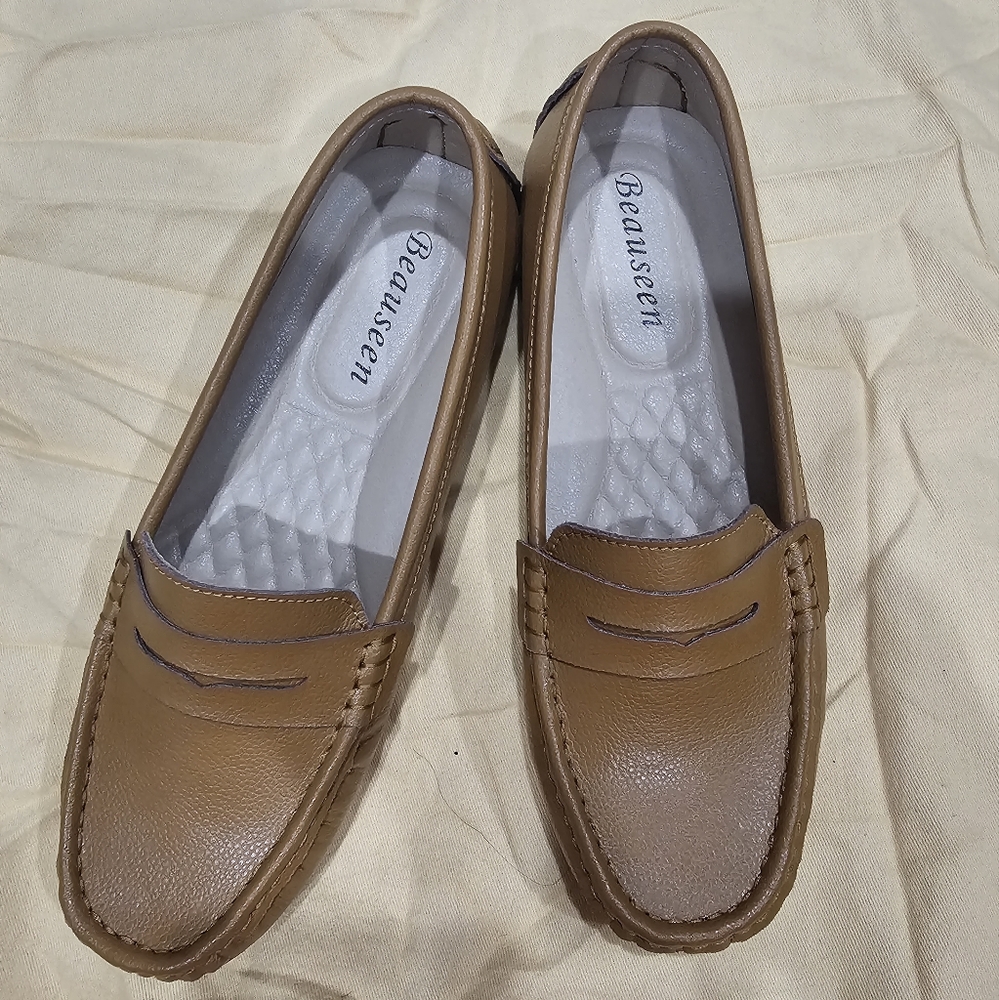 NEW Women's Driving Shoe - Loafer Size 8.5